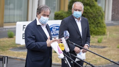 Ministerpräsident Armin Laschet besucht Ford-Werk Köln