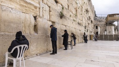 Ministerpräsident Hendrik Wüst besucht die Klagemauer in Jerusalem