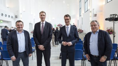 Ministerpräsident Wüst verleiht den Verdienstorden des Landes Nordrhein-Westfalen an fünf Bürgerinnen und Bürger