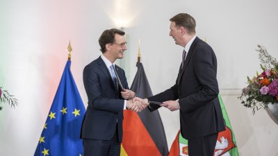 Ministerpräsident Wüst verleiht den Verdienstorden des Landes Nordrhein-Westfalen an fünf Bürgerinnen und Bürger