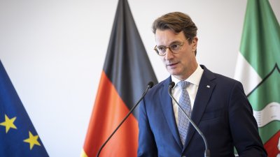 Ministerpräsident Hendrik Wüst verleiht den Verdienstorden des Landes Nordrhein-Westfalen an elf Persönlichkeiten