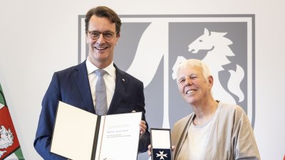 Ministerpräsident Hendrik Wüst verleiht den Verdienstorden des Landes Nordrhein-Westfalen an elf Persönlichkeiten