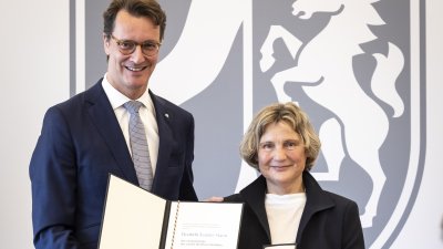 Ministerpräsident Hendrik Wüst verleiht den Verdienstorden des Landes Nordrhein-Westfalen an elf Persönlichkeiten