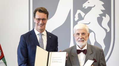 Ministerpräsident Hendrik Wüst verleiht den Verdienstorden des Landes Nordrhein-Westfalen an elf Persönlichkeiten