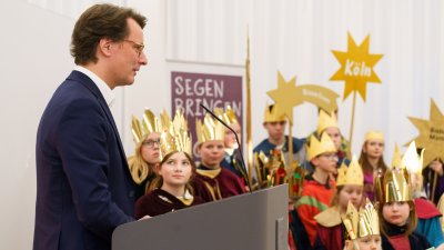 Ministerpräsident Hendrik Wüst empfängt Sternsinger zum traditionellen Dreikönigssingen