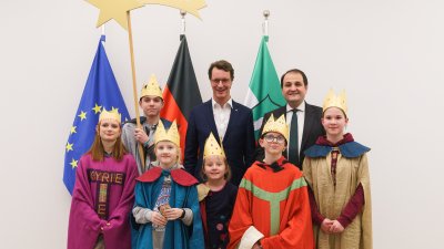 Ministerpräsident Hendrik Wüst empfängt Sternsinger zum traditionellen Dreikönigssingen