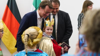 Ministerpräsident Hendrik Wüst empfängt Sternsinger zum traditionellen Dreikönigssingen