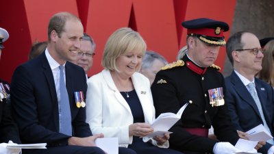 Verleihung des Fahnenbandes des Landes Nordrhein-Westfalen an die 20th Armoured Infantry Brigade