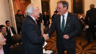 Ministerpräsident Laschet zeichnet Dr. Jürgen Linden und Carl Meulenbergh mit dem Landesverdienstorden aus