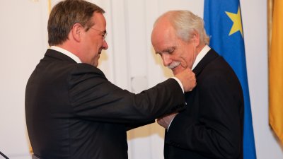 Ministerpräsident Laschet zeichnet Dr. Jürgen Linden und Carl Meulenbergh mit dem Landesverdienstorden aus