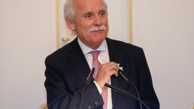 Ministerpräsident Laschet zeichnet Dr. Jürgen Linden und Carl Meulenbergh mit dem Landesverdienstorden aus