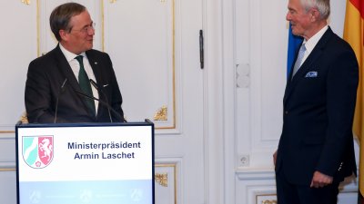 Ministerpräsident Laschet zeichnet Dr. Jürgen Linden und Carl Meulenbergh mit dem Landesverdienstorden aus