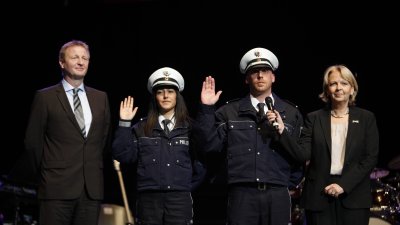 1.400 neue Polizisten vereidigt, 26.03.2012
