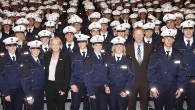 1.400 neue Polizisten vereidigt, 26.03.2012