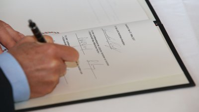 Fünfter Änderungsvertrag unterschrieben – Landesregierung und jüdische Gemeinden bekräftigen ihre Partnerschaft 