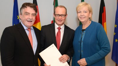 Kreisdirektor Dr. Klaus Drathen in Vertretung für Herrn Landrat Dr. Schneider im Kreise von Bauminister Michael Groschek und Ministerpräsidentin Hannelore Kraft.