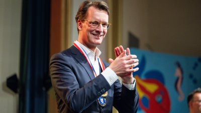 Ministerpräsident Hendrik Wüst verleiht den Karnevalsorden der Landesregierung an Kindertollitäten aus Nordrhein-Westfalen