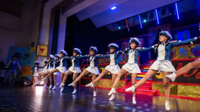 Ministerpräsident Hendrik Wüst verleiht den Karnevalsorden der Landesregierung an Kindertollitäten aus Nordrhein-Westfalen