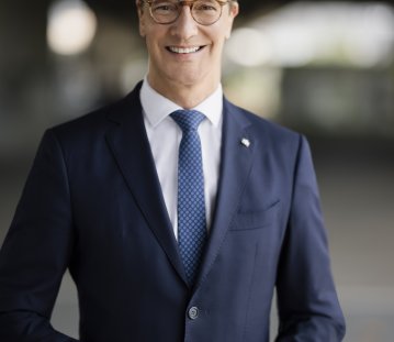 Porträtfoto von Ministerpräsident Hendrik Wüst