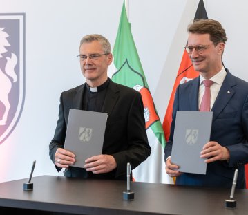 Dr. Heiner Wilmer legt Treueid als künftiger Bischof von Münster ab