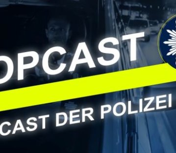 Grafik zum „COPCAST – Podcast der Polizei NRW“ mit dem Polizeistern-Logo und einer nächtlichen Polizeiszene im Hintergrund