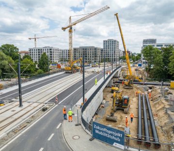 Eine moderne Brücke als Baustelle