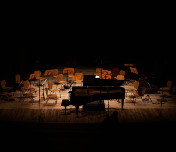 Konzertbühne mit Piano