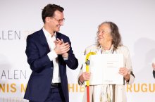 Urkundenübergabe