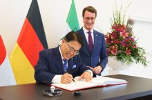 Ministerpräsident Hendrik Wüst empfängt den Gouverneur der japanischen Präfektur Aichi