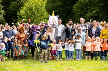 Ministerpräsident Wüst trifft Ehrenpatenkinder und ihre Familien