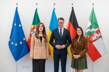 Ministerpräsident Wüst verabschiedet die Generalkonsulin der Republik Portugal und Doyenne des Konsularischen Korps Nordrhein-Westfalen, Lidia Margarida Bandeira Nabais