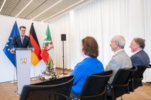 Ministerpräsident Wüst händigt den Bundesverdienstorden an drei Persönlichkeiten aus