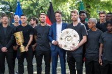 Ministerpräsident Wüst empfängt die Meistermannschaft von Bayer 04 Leverkusen