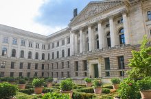 PHB Bundesrat (Gebäude mit Garten)