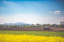 Feld Traktor Landwirtschaft