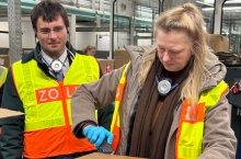 Minister Optendrenk und StSin Hölscher bei Zoll am Flughafen Köln/Bonn