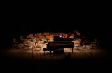 Konzertbühne mit Piano