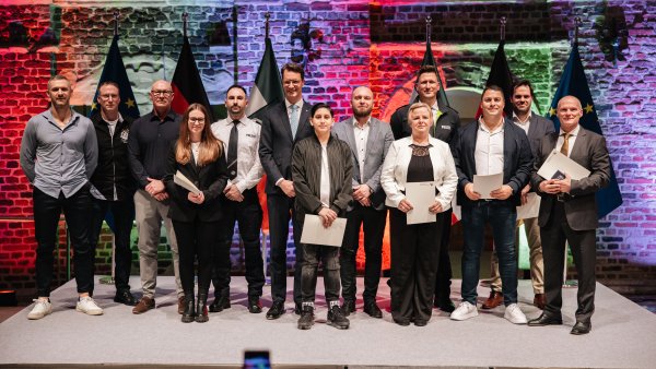 Ministerpräsident Wüst verleiht 15 Personen die Rettungsmedaille des Landes Nordrhein-Westfalen