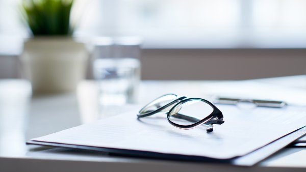 PHB Bericht Schreibtisch