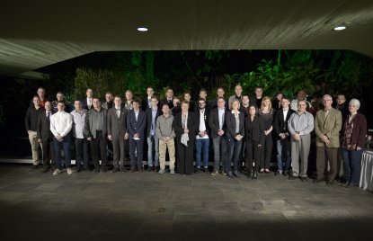 Das Bild zeigt ein Gruppenfoto mit allen Trägerinnen und Trägern der Rettungsmedaille 2015