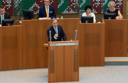 8,9 Milliarden Euro für Schulen, Kommunen, Krankenhäuser und Solo-Selbständige