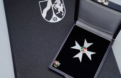 Der Landesverdienstorden von oben fotografiert