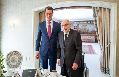 Ministerpräsident Wüst ehrt Heinz Becker aus Steinheim mit dem Landesverdienstorden