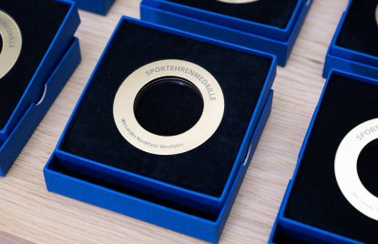 Ministerpräsident Hendrik Wüst ehrt die nordrhein-westfälischen Medaillengewinnerinnen und -gewinner und Teilnehmerinnen und Teilnehmer bei den Olympischen Winterspielen 2022