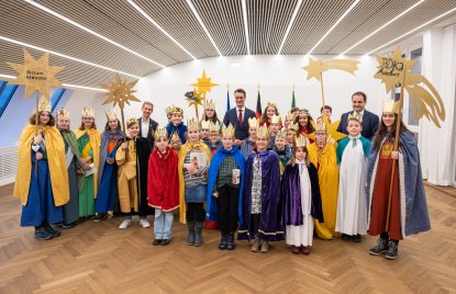 Ministerpräsident Hendrik Wüst empfängt Sternsinger zum traditionellen Dreikönigssingen