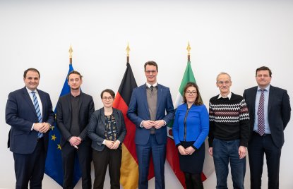 Ministerpräsident Hendrik Wüst tauscht sich mit internationalen Organisationen zur Situation im Iran aus