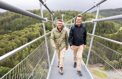 Die Ministerpräsidenten Wüst und Rhein wandern von Willingen nach Winterberg