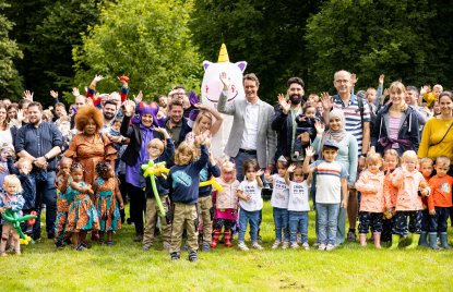 Ministerpräsident Wüst trifft Ehrenpatenkinder und ihre Familien
