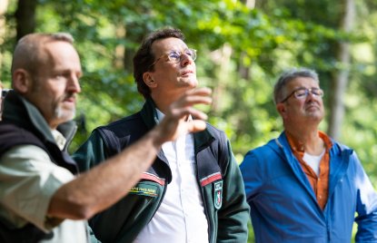 Ministerpräsident Hendrik Wüst besucht gemeinsam mit Manuel Andrack den Königsforst in Köln