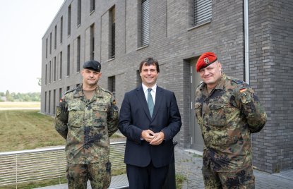 FM PM 04.08.2024 - So macht Nordrhein-Westfalen Tempo beim Bau für die Bundeswehr _ Mark Hermenau